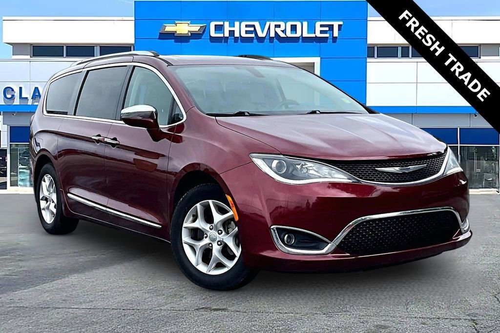 2020 Chrysler Pacifica Limited's photo