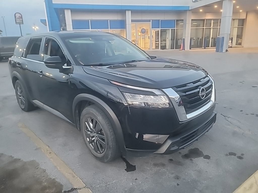 2022 Nissan Pathfinder S's photo