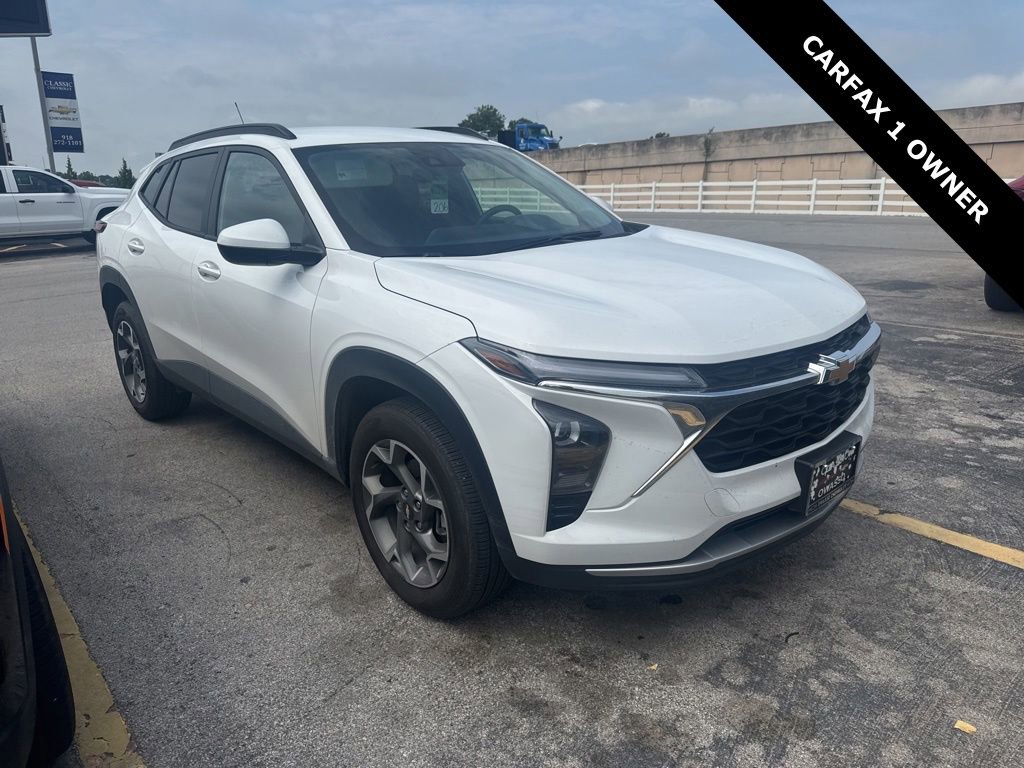 2025 Chevrolet Trax LT's photo