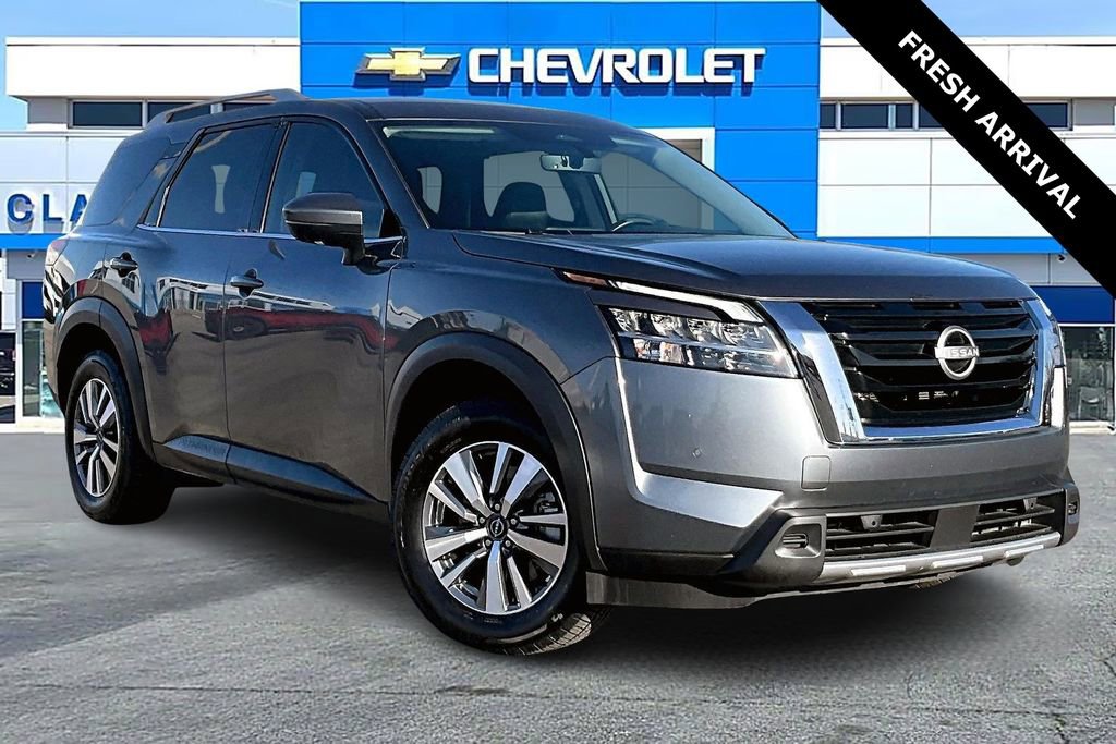 2023 Nissan Pathfinder SL's photo