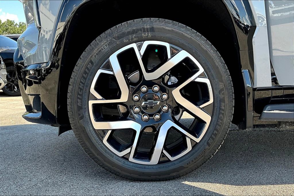 2025 Chevrolet Silverado EV RST - Photo 11