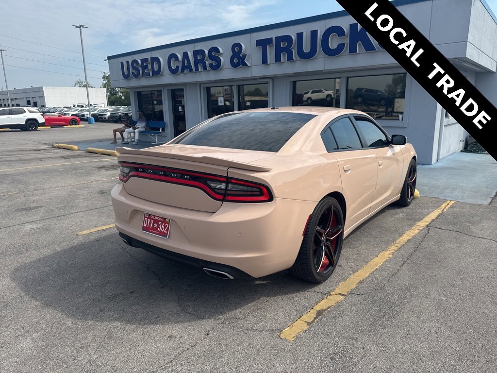 2017 Dodge Charger SE photo 2