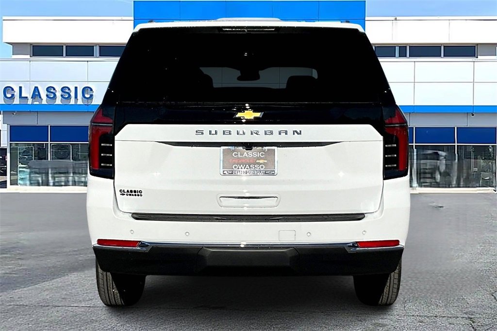 2026 Chevrolet Suburban LS photo 4