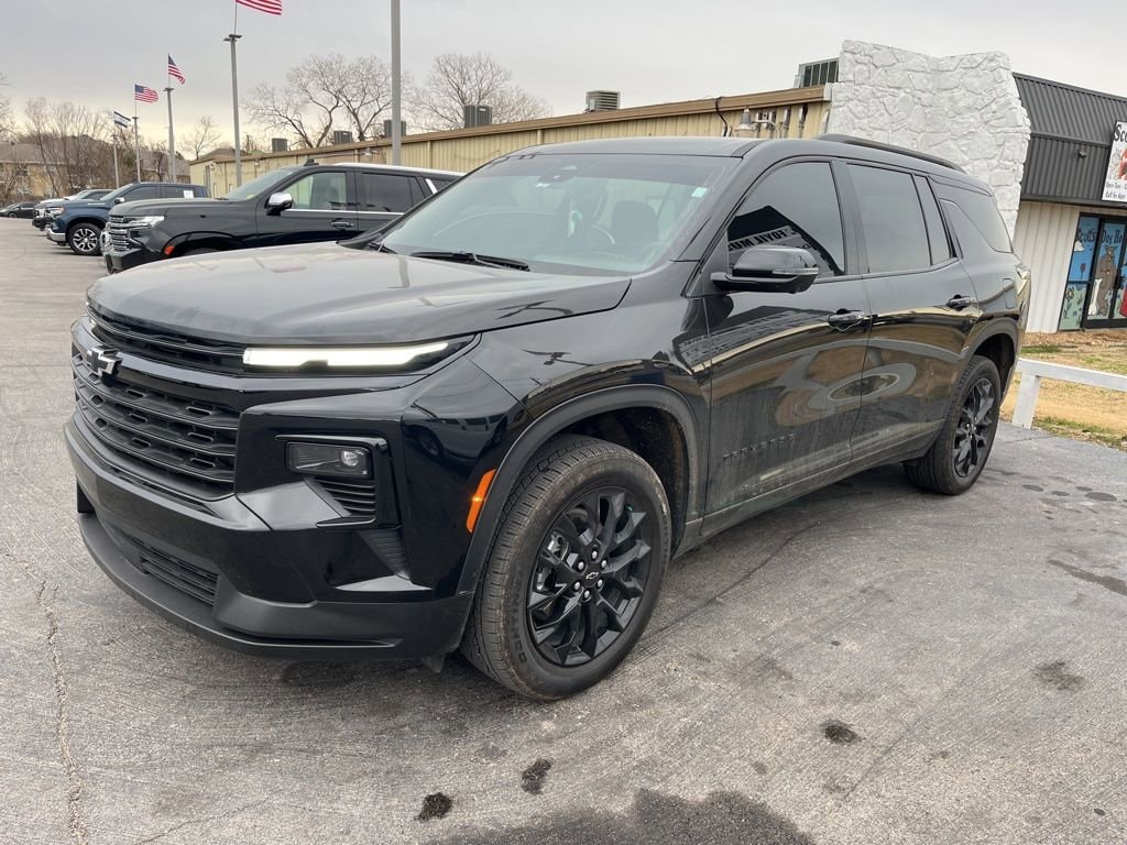 Used 2024 Chevrolet Traverse LT SUV