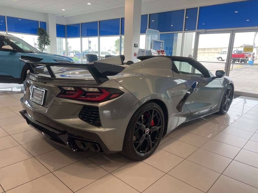 2023 Chevrolet Corvette Stingray 2LT photo 3