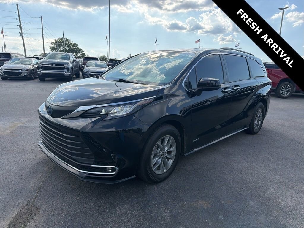 Used 2021 Toyota Sienna XLE
