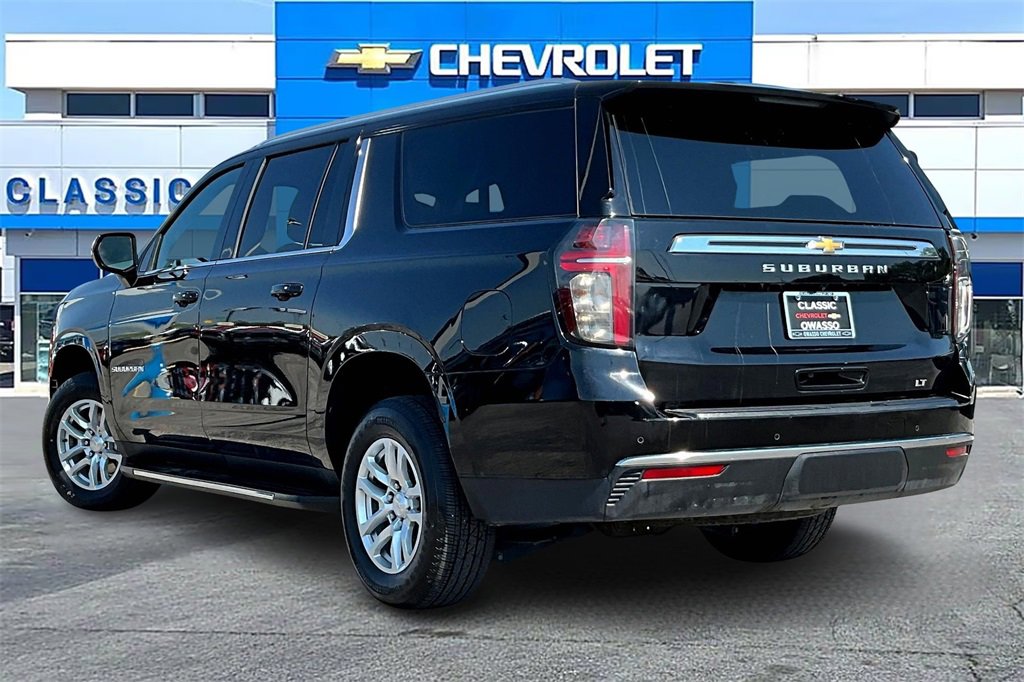 2024 Chevrolet Suburban LT photo 4