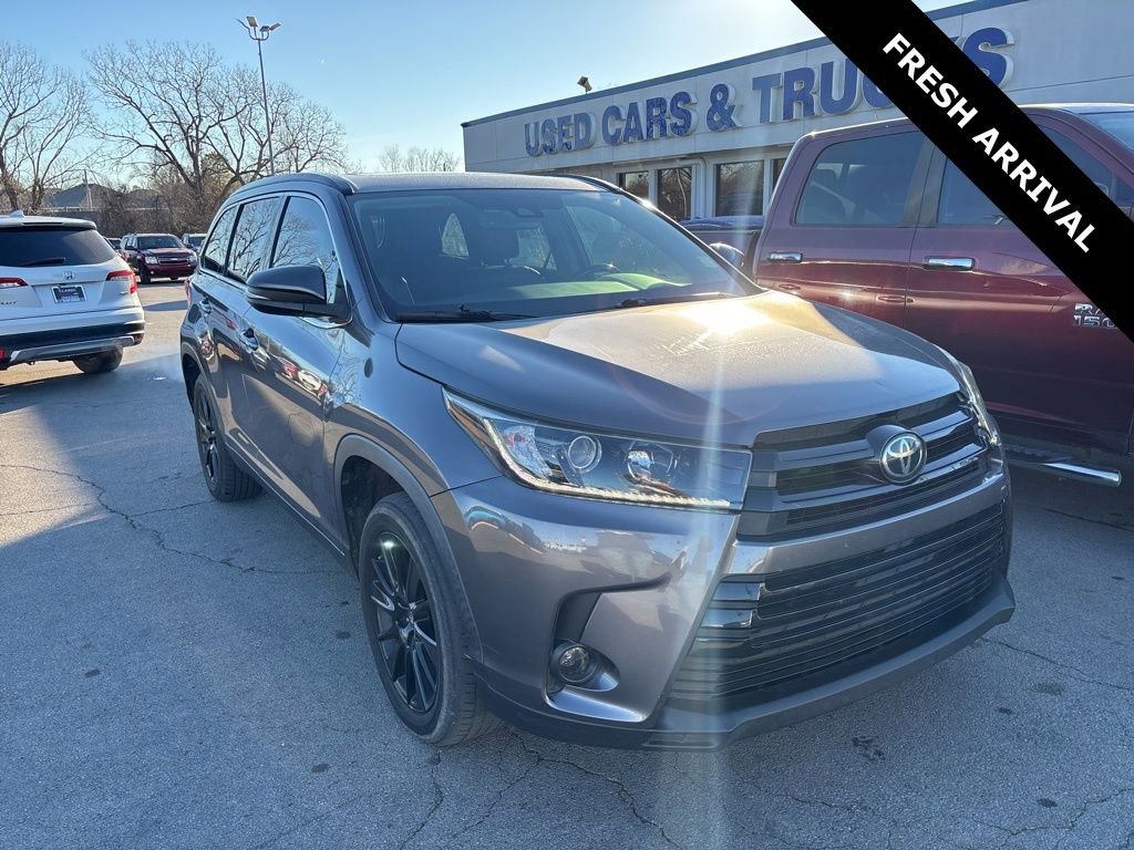 2019 Toyota Highlander SE's photo