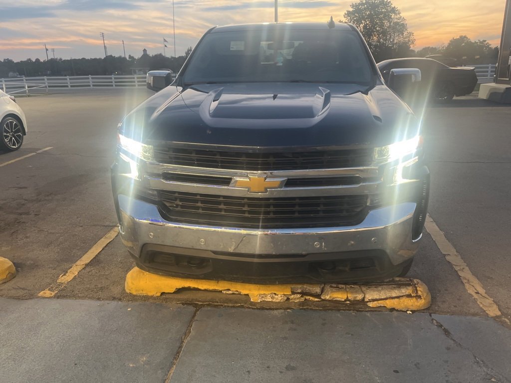 2022 Chevrolet Silverado 1500 LT photo 2