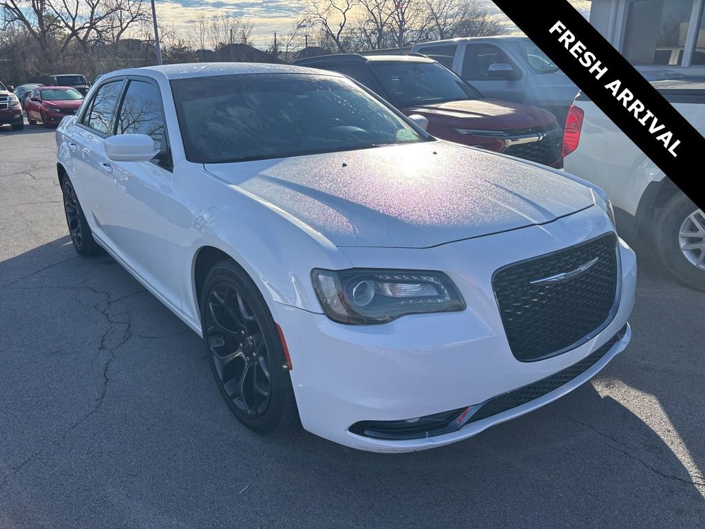 2019 Chrysler 300 S's photo