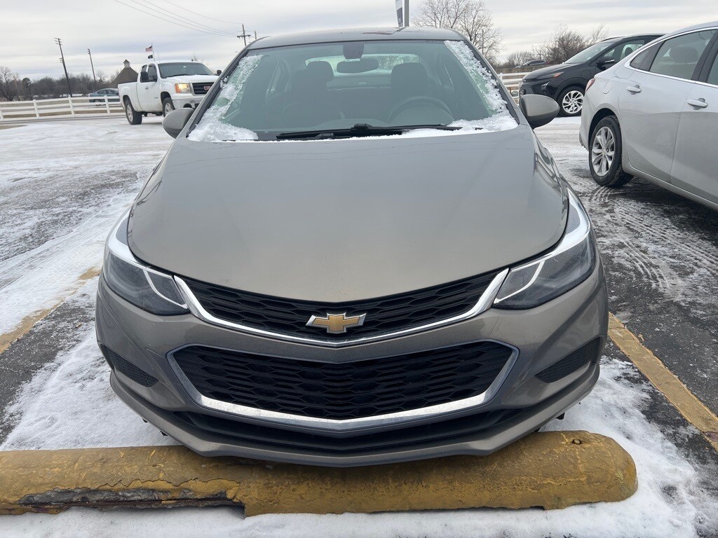 Used 2018 Chevrolet Cruze LT with VIN 1G1BE5SM1J7103596 for sale in Owasso, OK