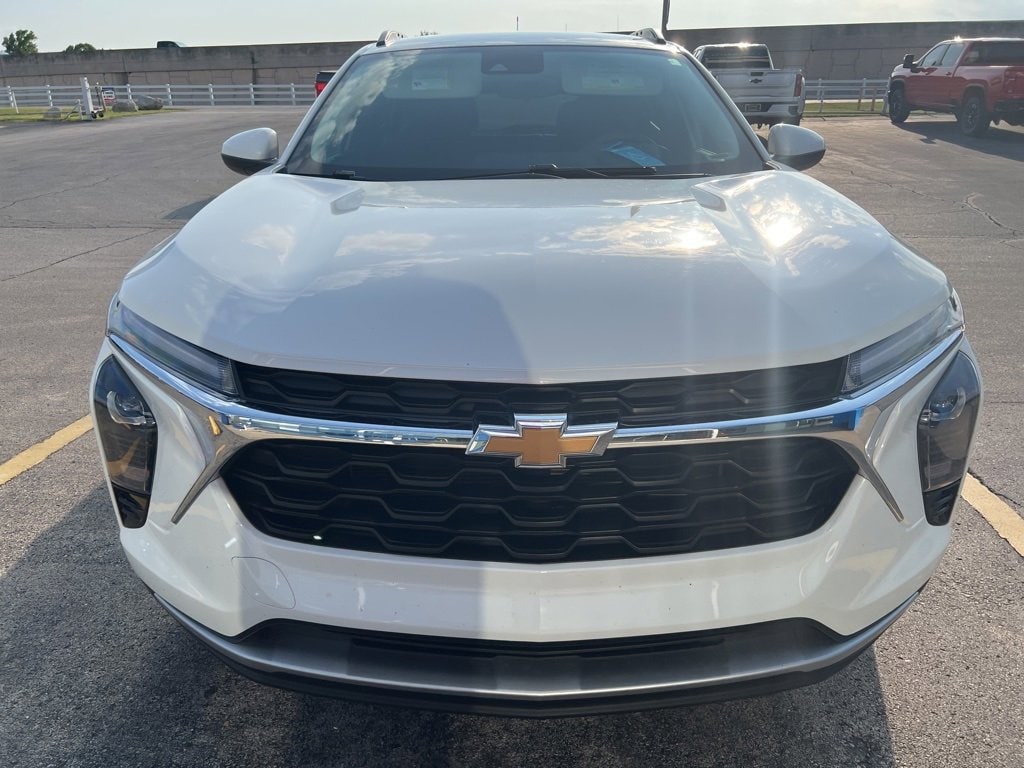 Used 2024 Chevrolet Trax LT with VIN KL77LHE29RC237593 for sale in Owasso, OK