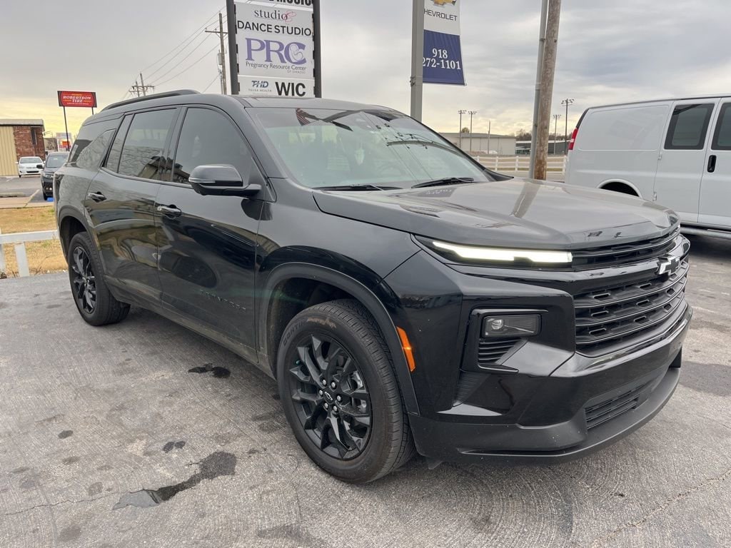 Used 2024 Chevrolet Traverse LT SUV