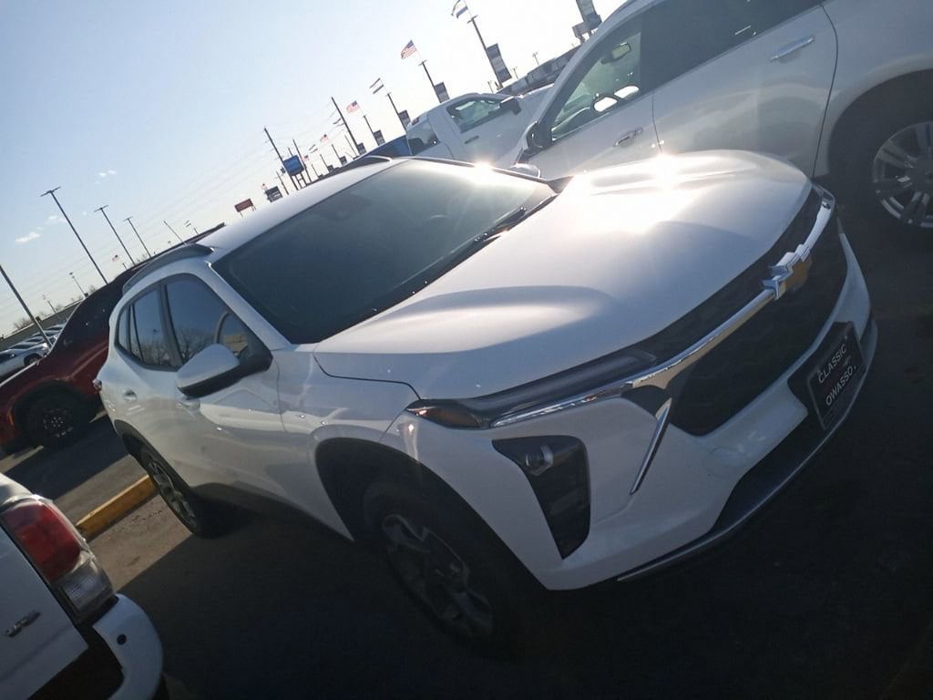 Used 2025 Chevrolet Trax LT SUV