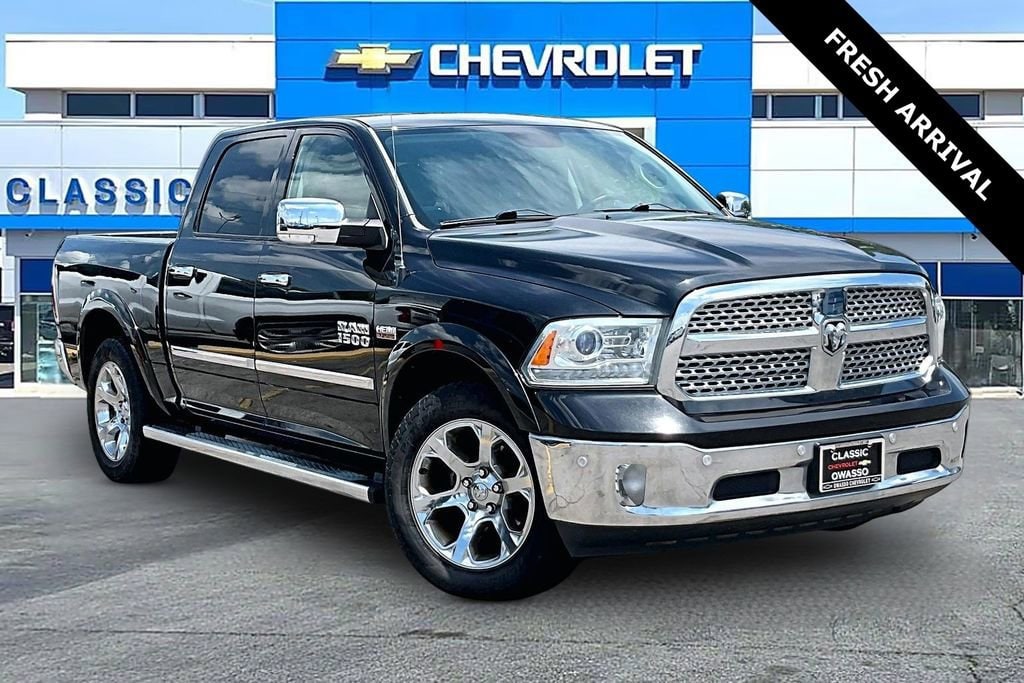 2017 RAM 1500 Laramie Crew Cab 5'7's photo