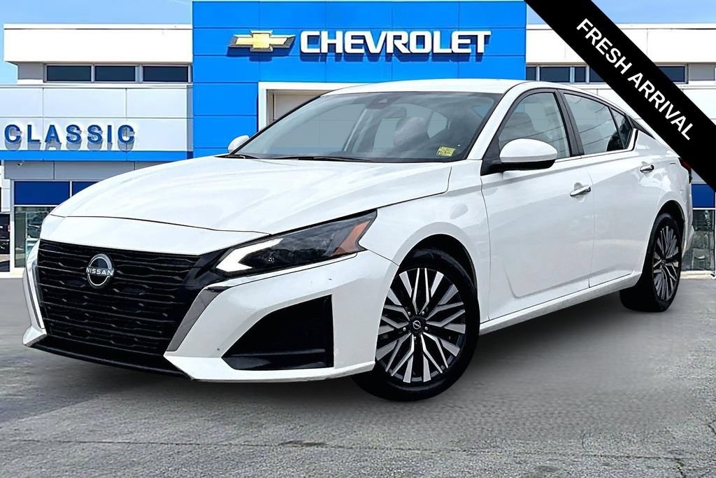 Used 2023 Nissan Altima 2.5 SV