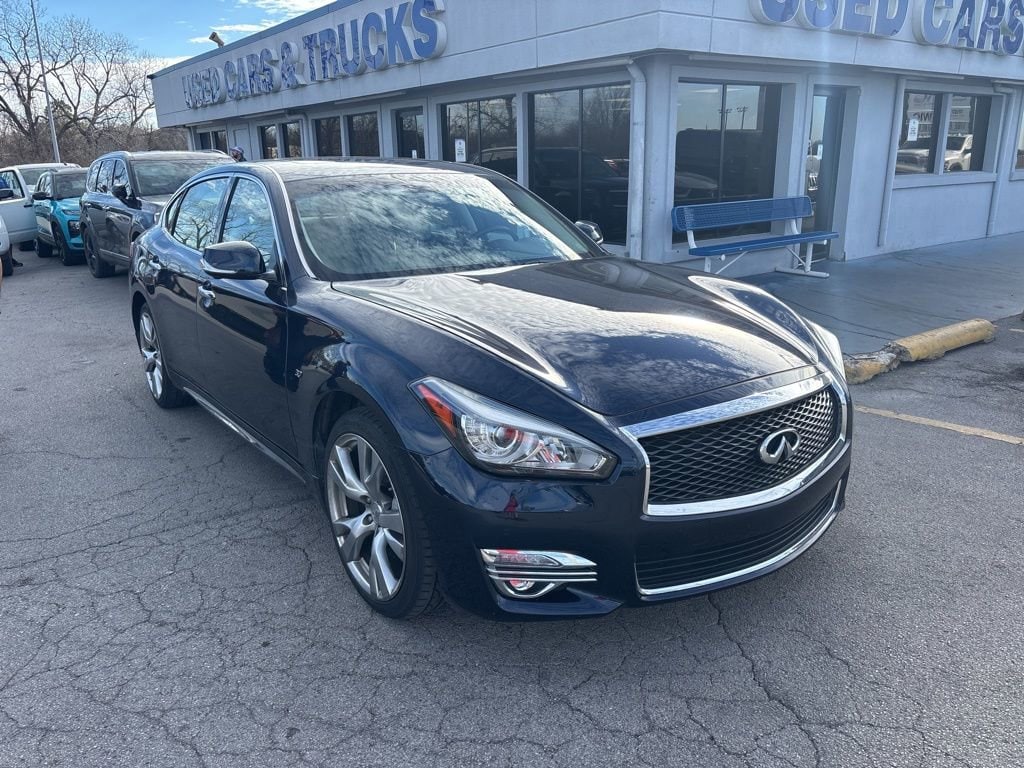 2017 INFINITI Q70L 3.7's photo