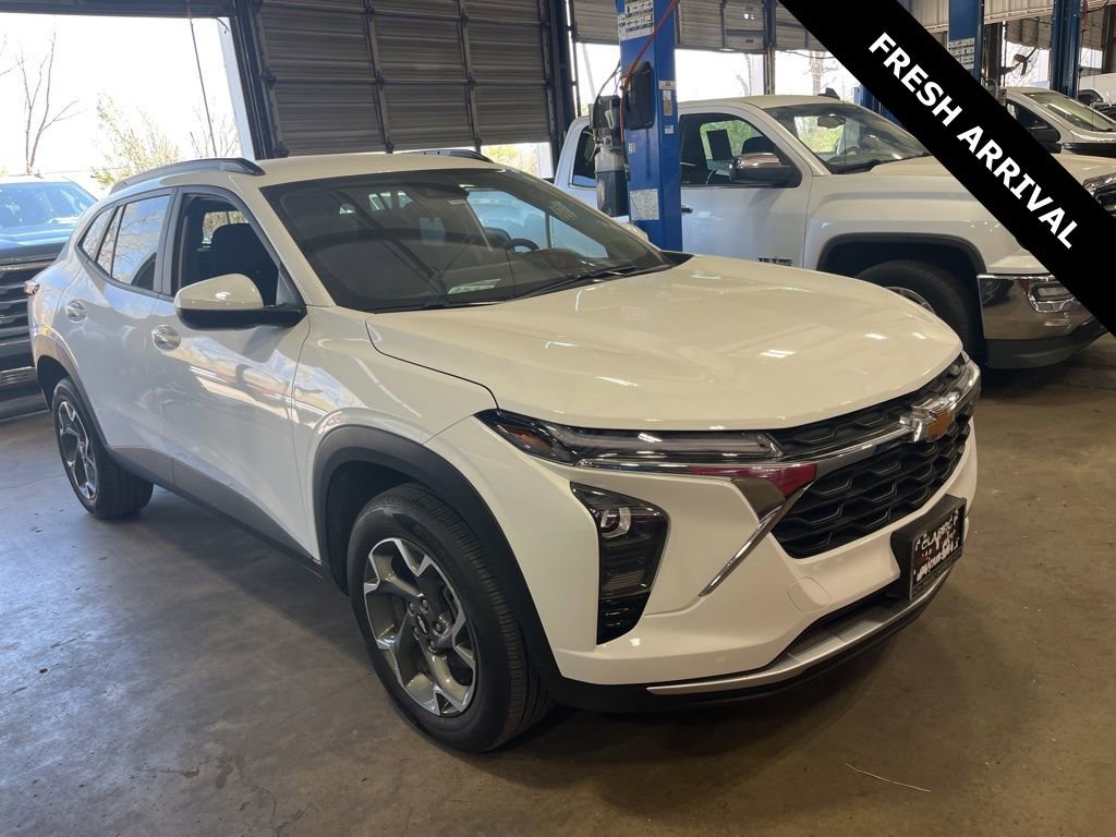 2025 Chevrolet Trax LT's photo