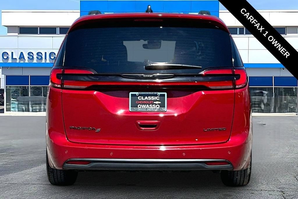 Used 2025 Chrysler Pacifica Limited