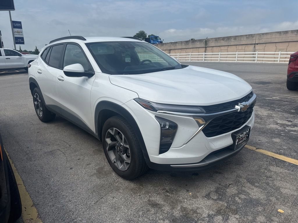 2025 Chevrolet Trax LT's photo