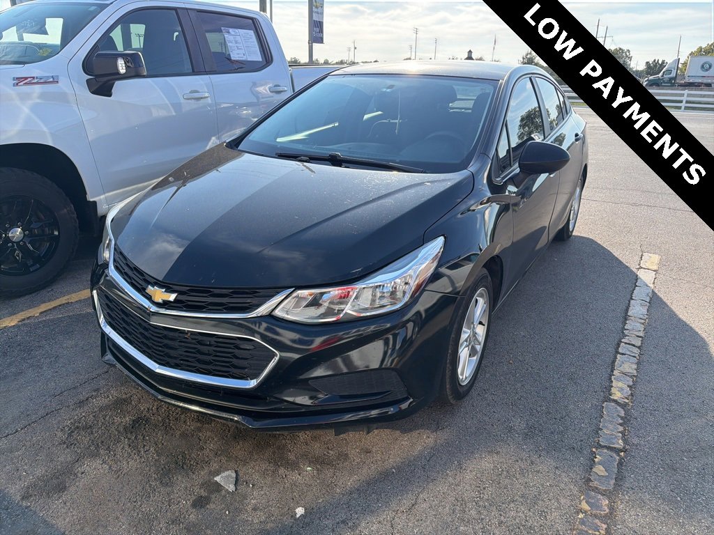 2017 Chevrolet Cruze LS photo 2