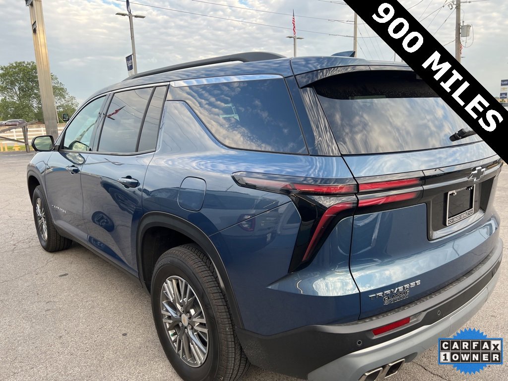 2026 Chevrolet Traverse photo 3
