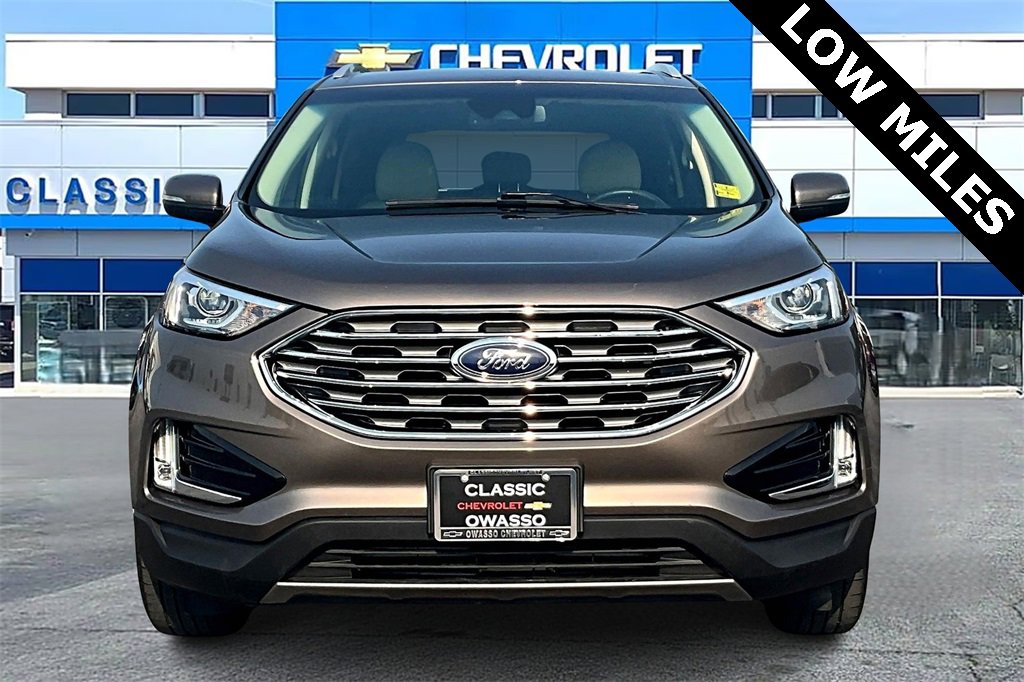 2019 Ford Edge SEL photo 2
