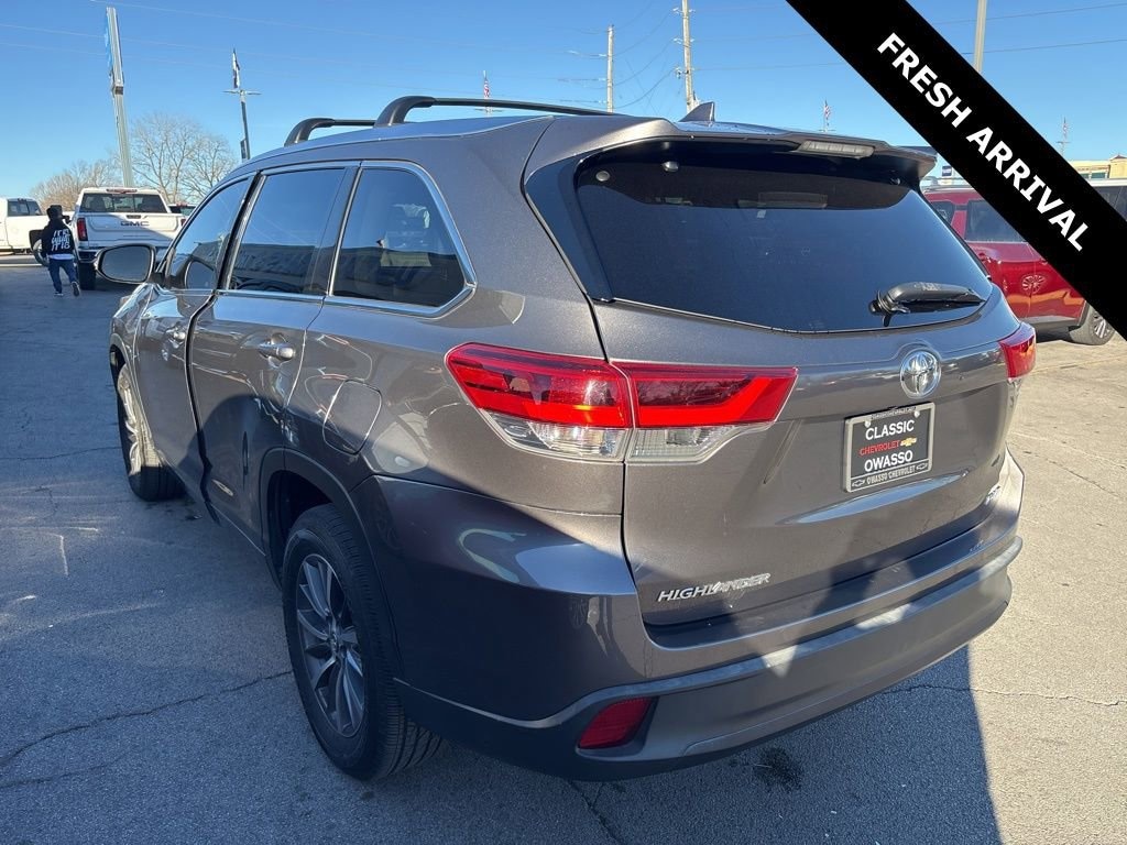 Used 2018 Toyota Highlander SE