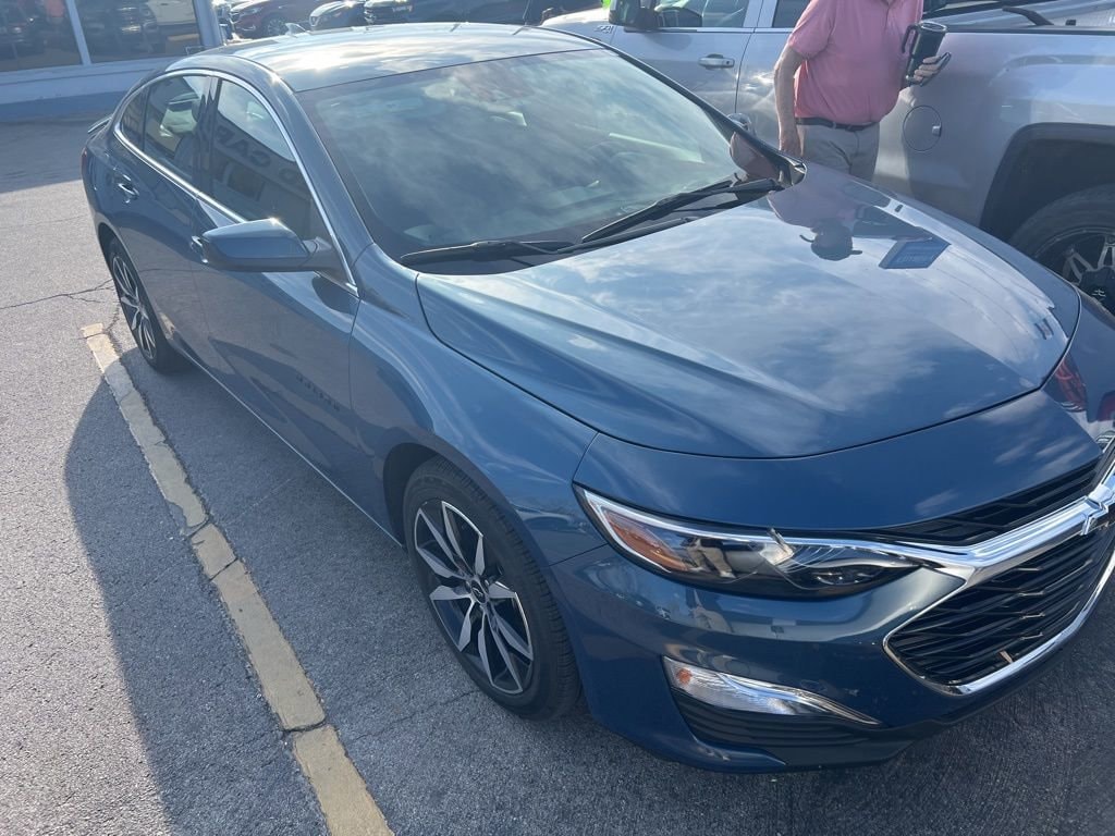 Used 2025 Chevrolet Malibu RS Car