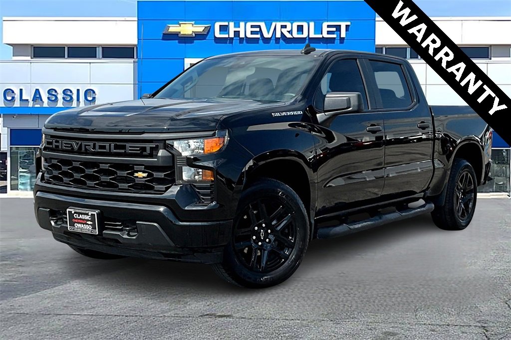2023 Chevrolet Silverado 1500 Custom photo 3