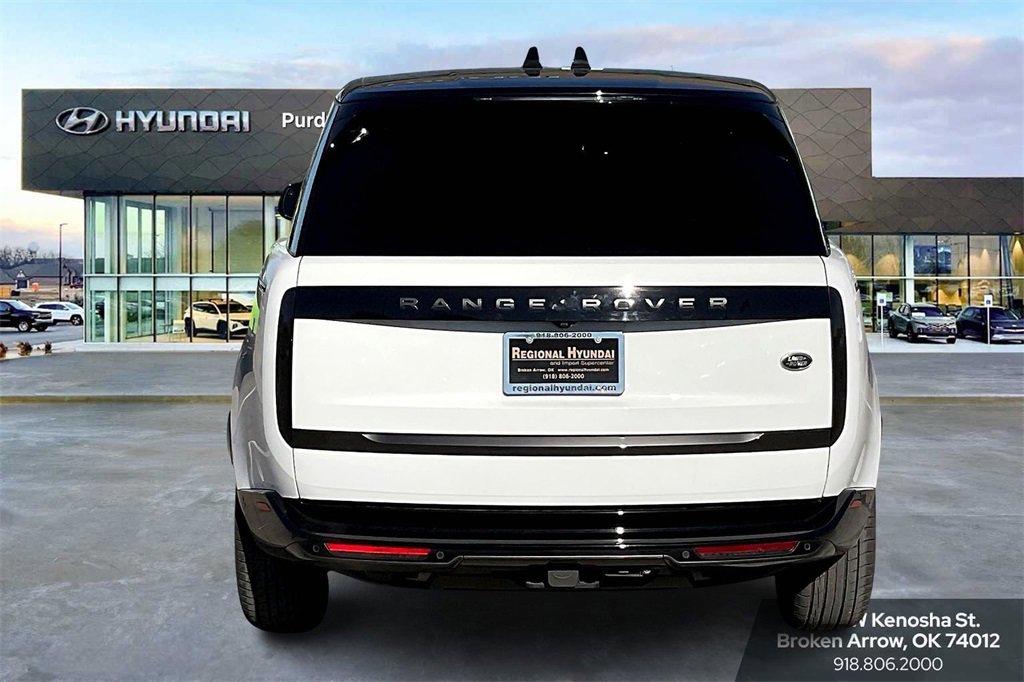 2023 Land Rover Range Rover SE photo 4