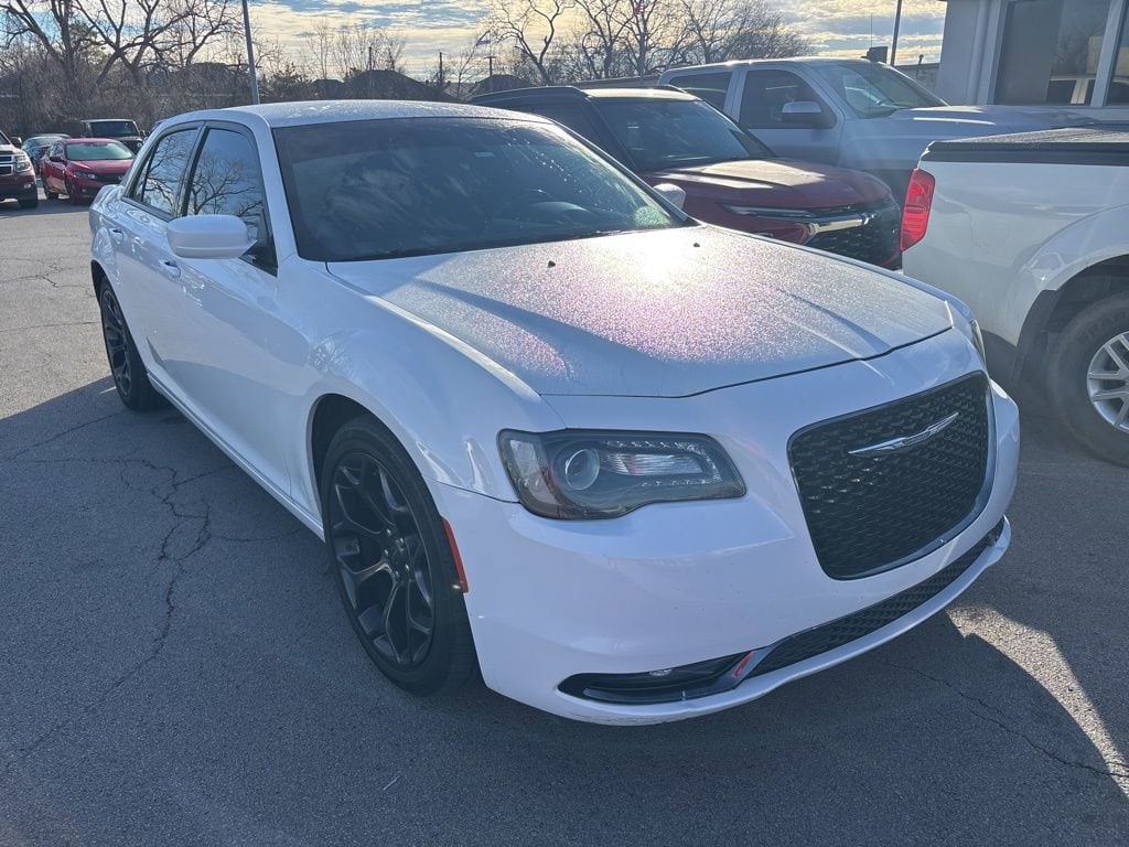 2019 Chrysler 300 S's photo