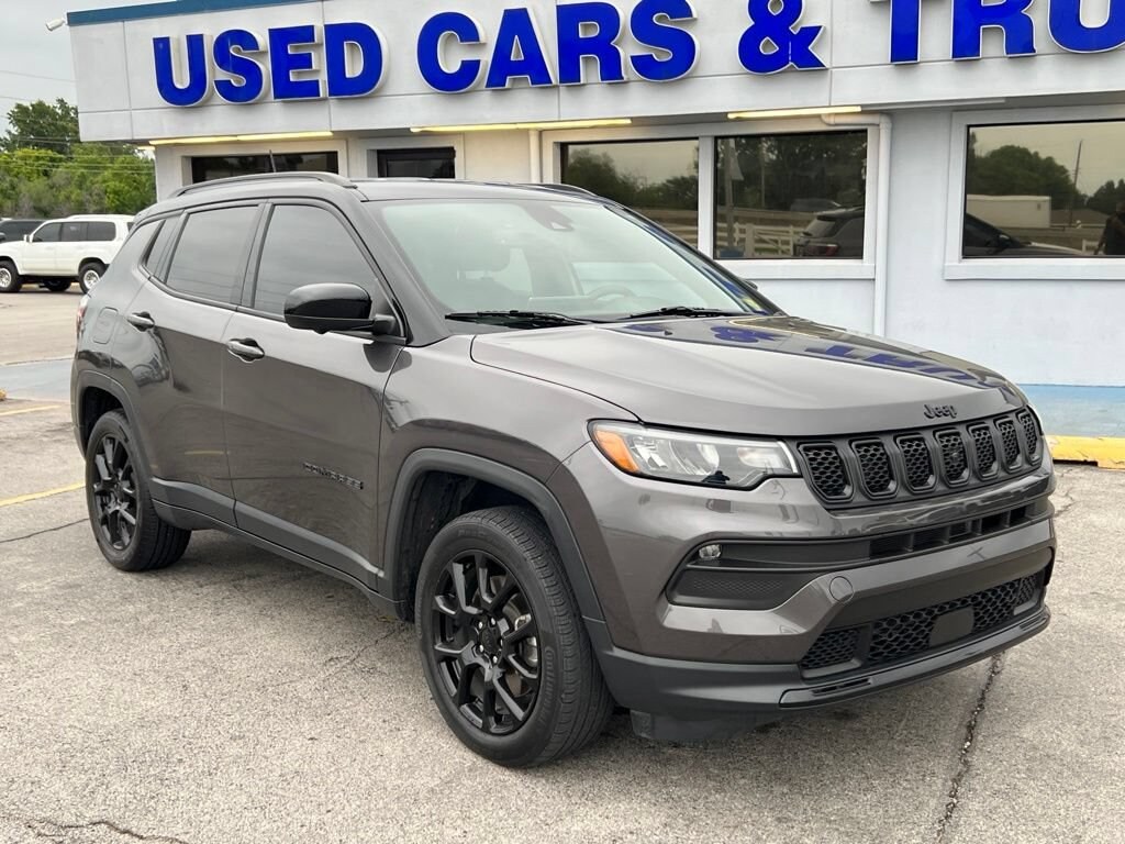 Used 2023 Jeep Compass Altitude