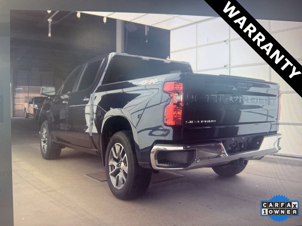 2023 Chevrolet Silverado 1500 LT photo 2