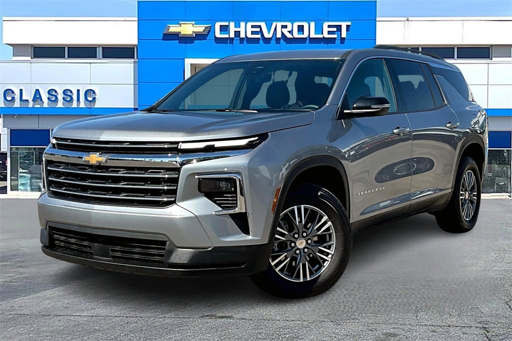 2025 Chevrolet Traverse photo 3