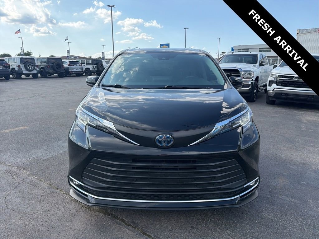 Used 2021 Toyota Sienna XLE