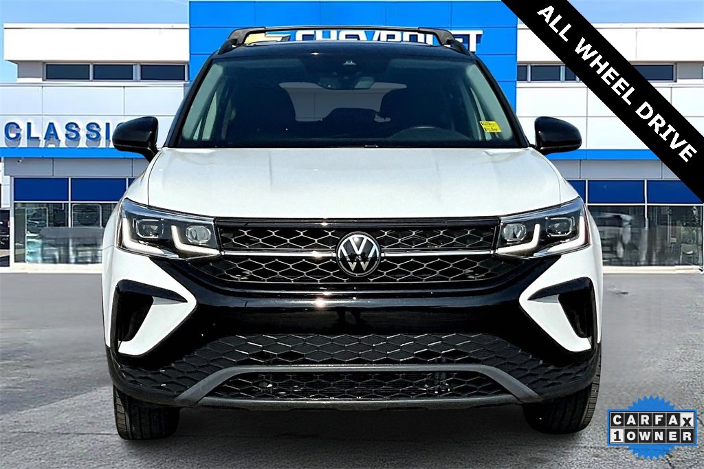 2024 Volkswagen Taos SE photo 2