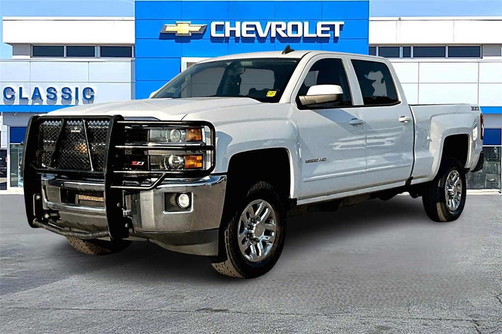 2017 Chevrolet Silverado 2500HD LT photo 3