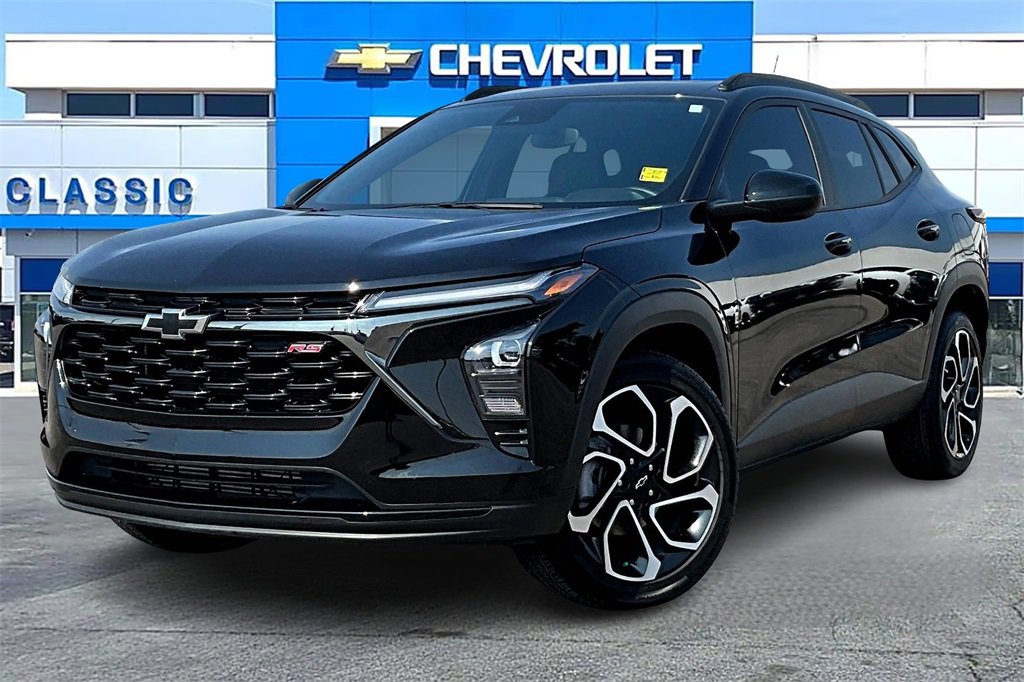 2025 Chevrolet Trax photo 2