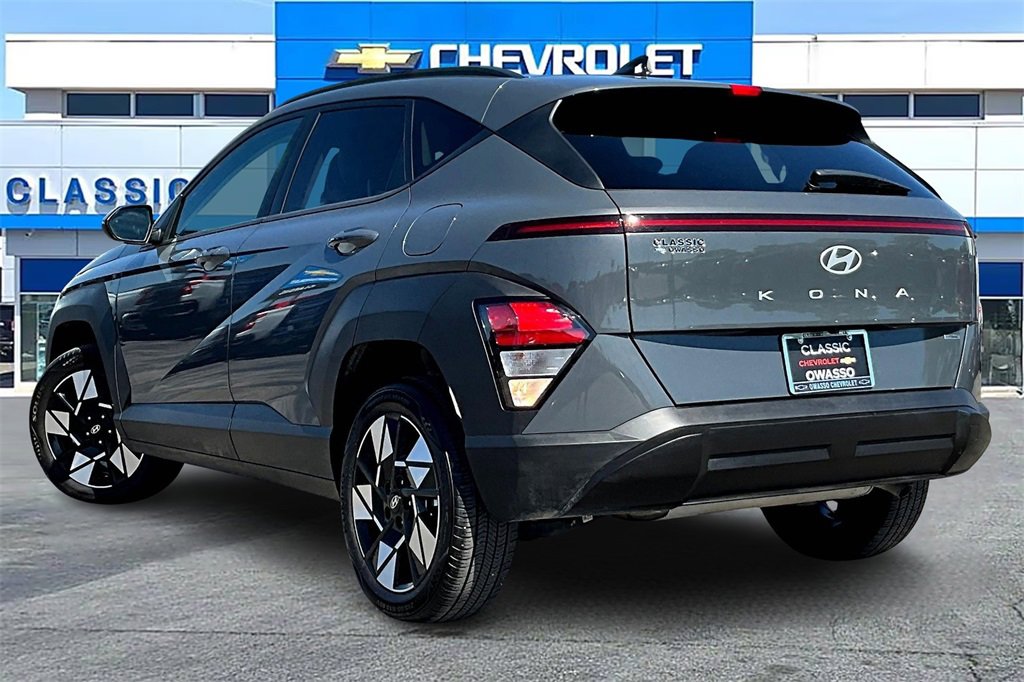 2025 Hyundai Kona SEL photo 4