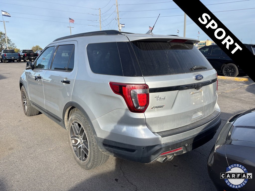 2019 Ford Explorer Sport photo 2