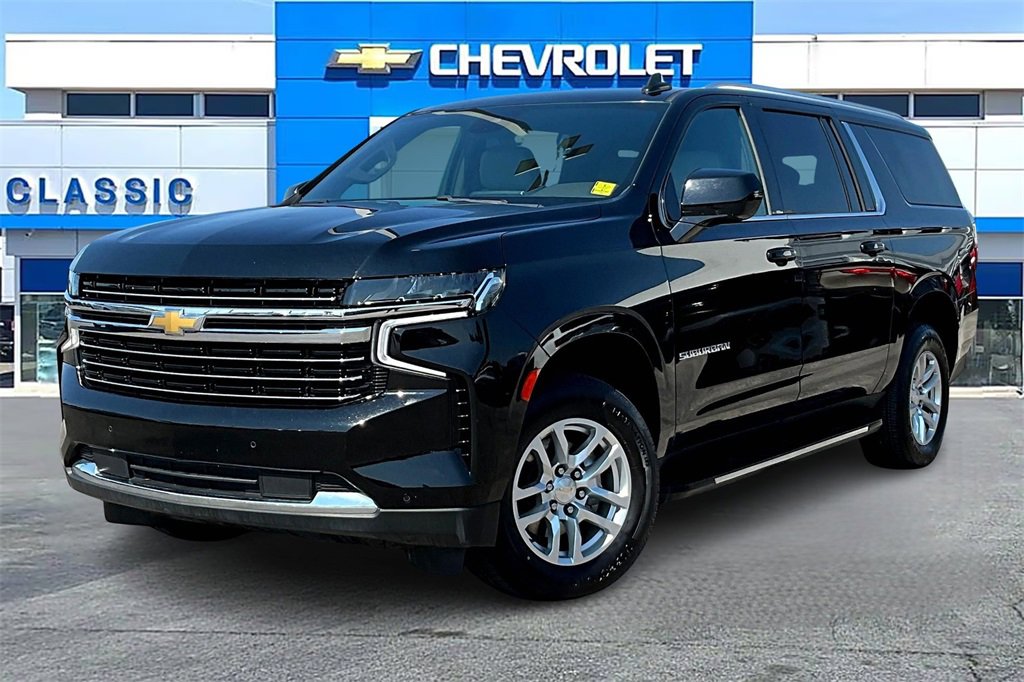 2024 Chevrolet Suburban LT photo 3