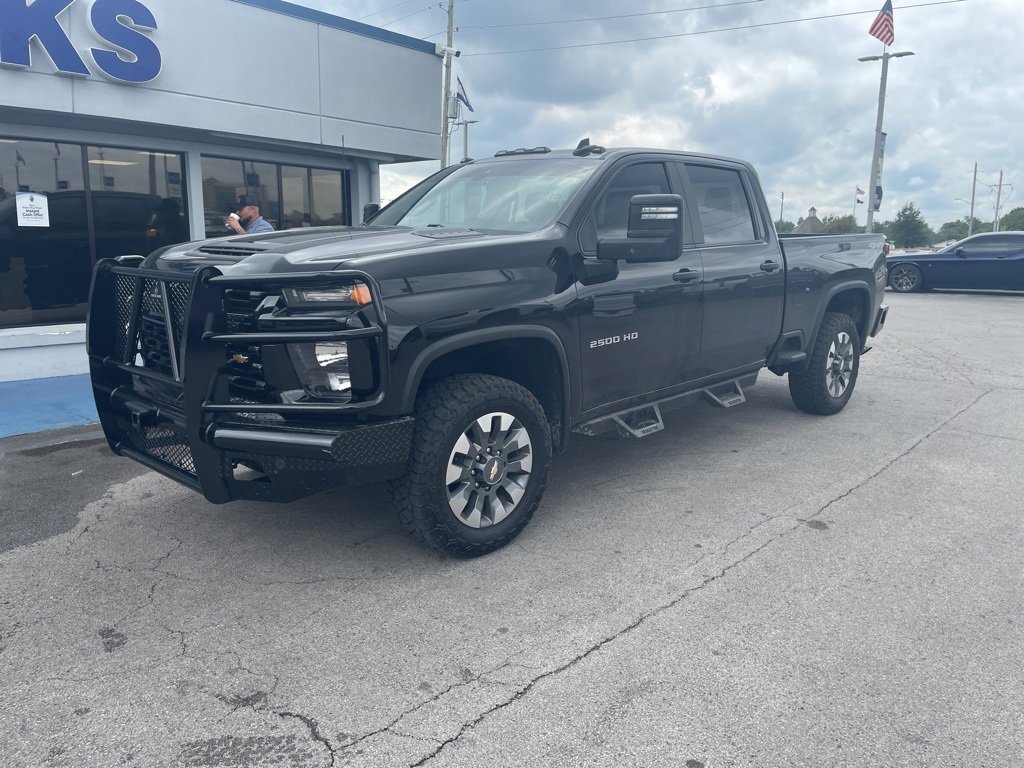 2021 Chevrolet Silverado 2500HD Custom photo 3