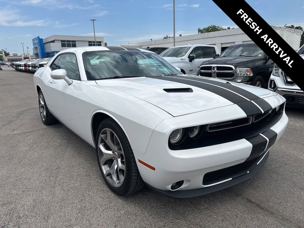 2016 Dodge Challenger SXT Plus's photo