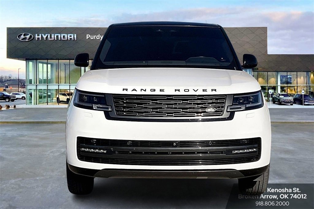 2023 Land Rover Range Rover SE photo 3