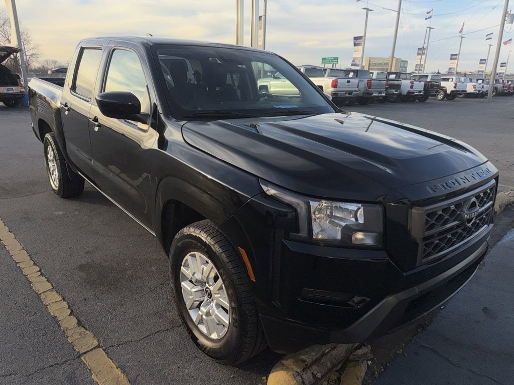 2022 Nissan Frontier SV's photo