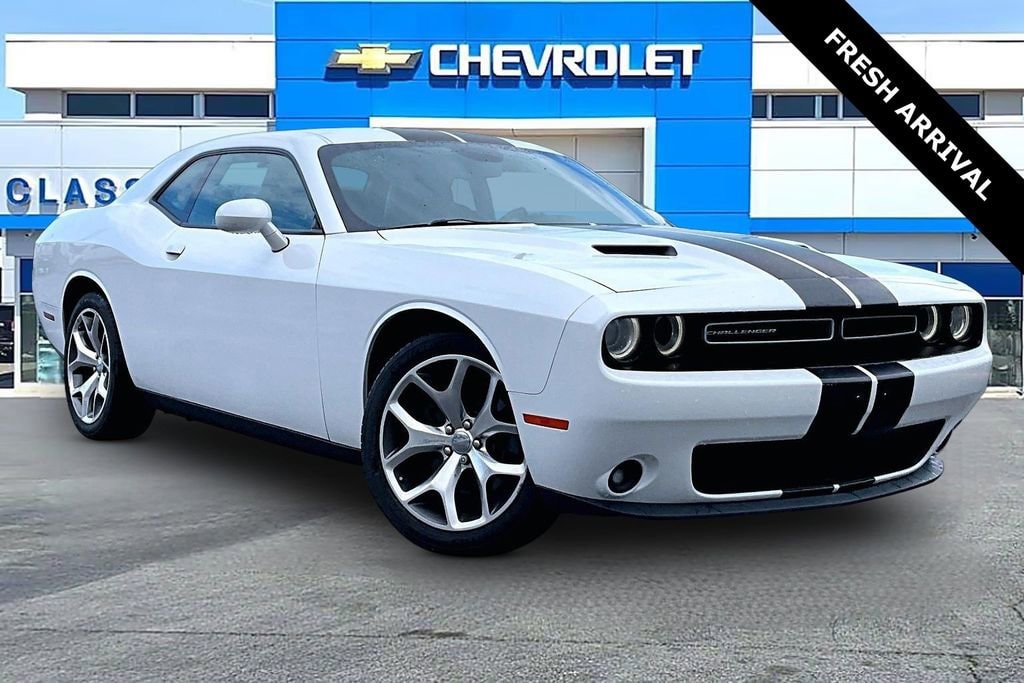 2016 Dodge Challenger SXT Plus's photo
