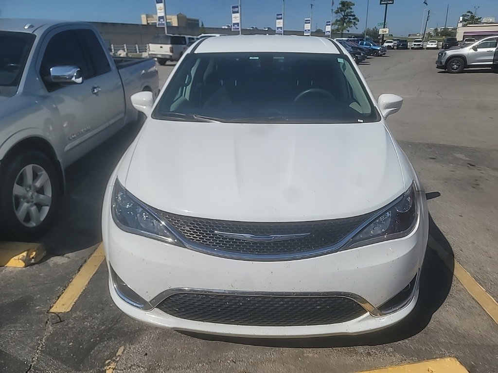 2018 Chrysler Pacifica Touring Plus photo 2
