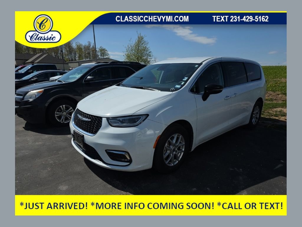 2024 Chrysler Pacifica Touring L's photo
