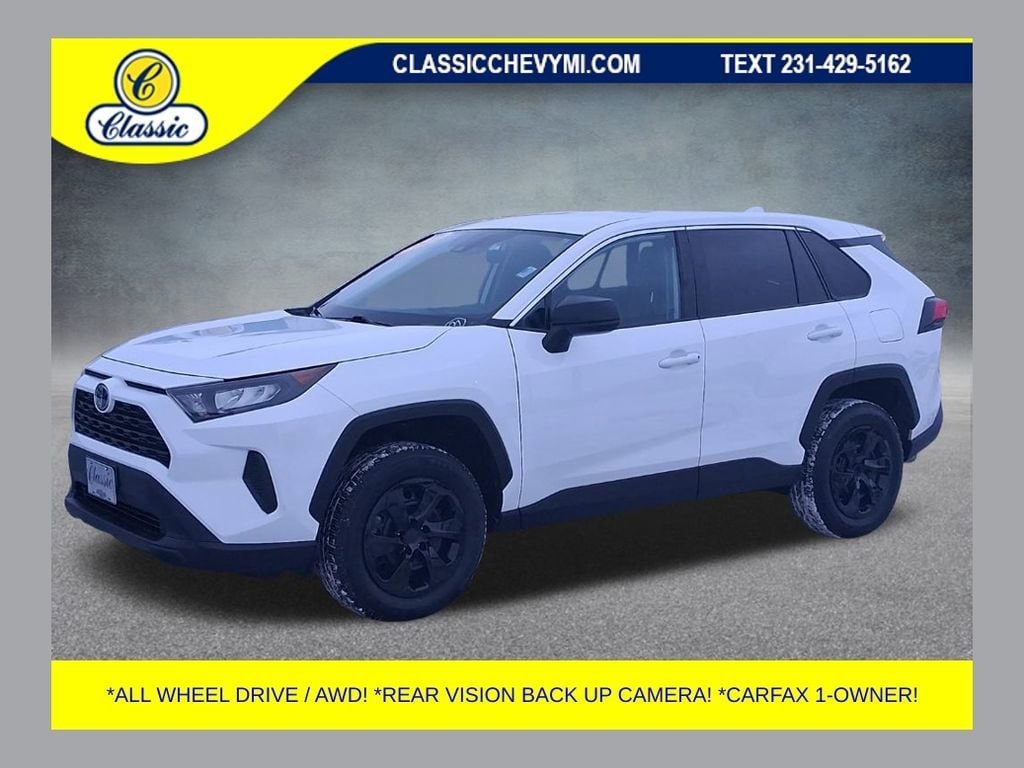 2022 Toyota RAV4 LE's photo